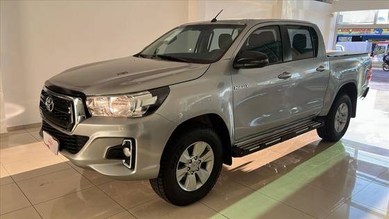 TOYOTA HILUX 2.8 SR 4X4 CD 16V DIESEL 4P AUTOMÁTICO